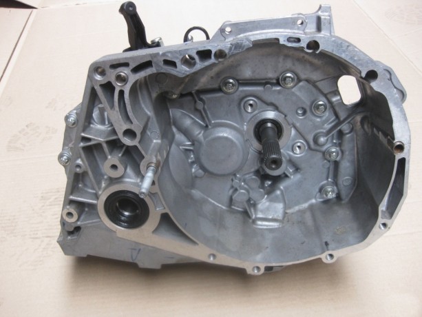Механическая коробка переключения передач (МКПП 5-ст.) Renault JR5-514, двигатель К4М  1.6 16V, новая, оригинал 320106193R 8200934990 купить недорого с доставкой в Клин
