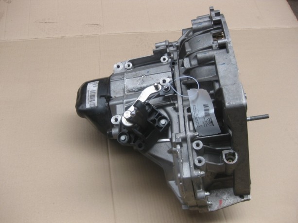 Механическая коробка переключения передач (МКПП 5-ст.) Renault JR5-514, двигатель К4М  1.6 16V, новая, оригинал 320106193R 8200934990 купить недорого с доставкой в Клин