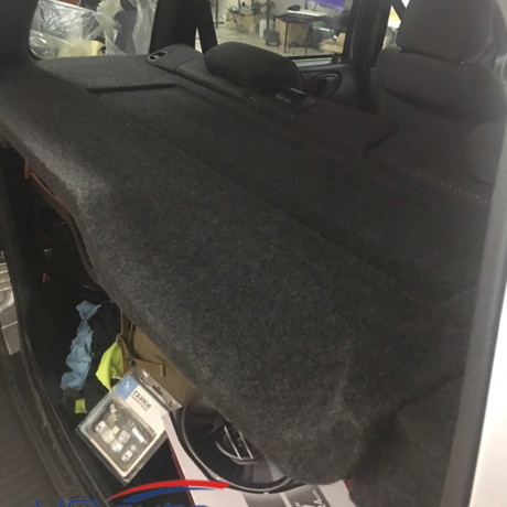 Полка B@3 2123 Chevrolet Niv@ (с боковинами, отв. под динамики 16см) купить недорого с доставкой в Клин