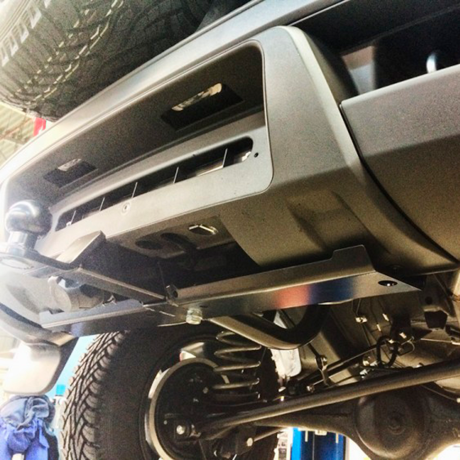Фаркоп с защитой бампера F-DESIGN для Chevrolet Niv@ (не окрашенный) купить недорого с доставкой в Клин