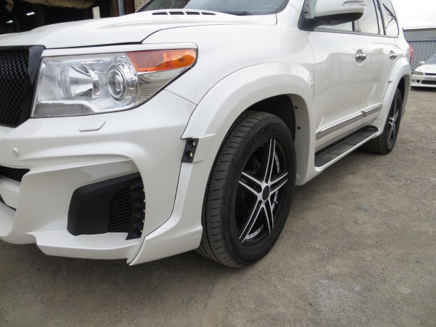 Аэродинамический обвес "Wald Black Bison" Toyota Land Cruiser 200 купить недорого с доставкой в Клин